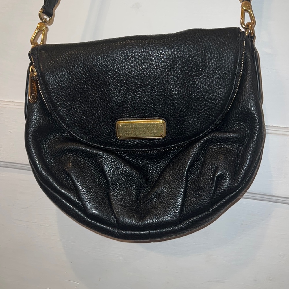 Marc Jacobs crossbody purse in black.